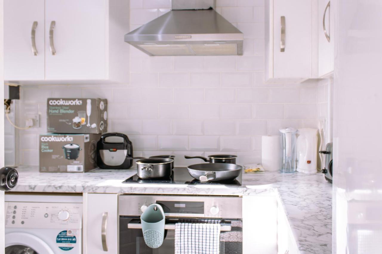 Nice 4 Bedroom Apartment Near City Centre 2-Min Walk To Metro !! Business & Family Friendly!! Λονδίνο Εξωτερικό φωτογραφία